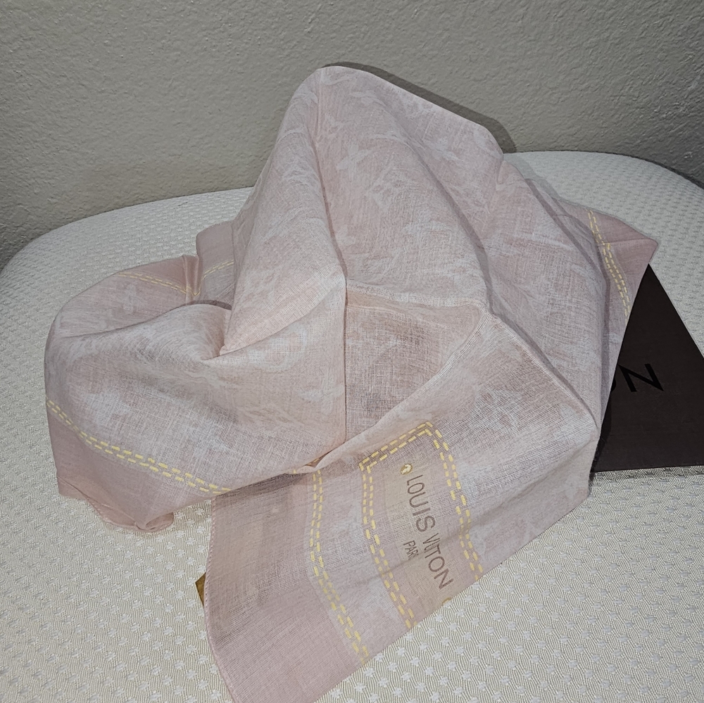 AUTHENTIC LOUIS VUITTON BANDANA/SCARF PINK - Picture 5 of 6